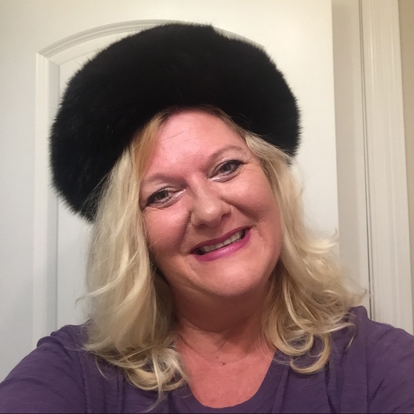 Fox fur hat, - Picture 3 of 3